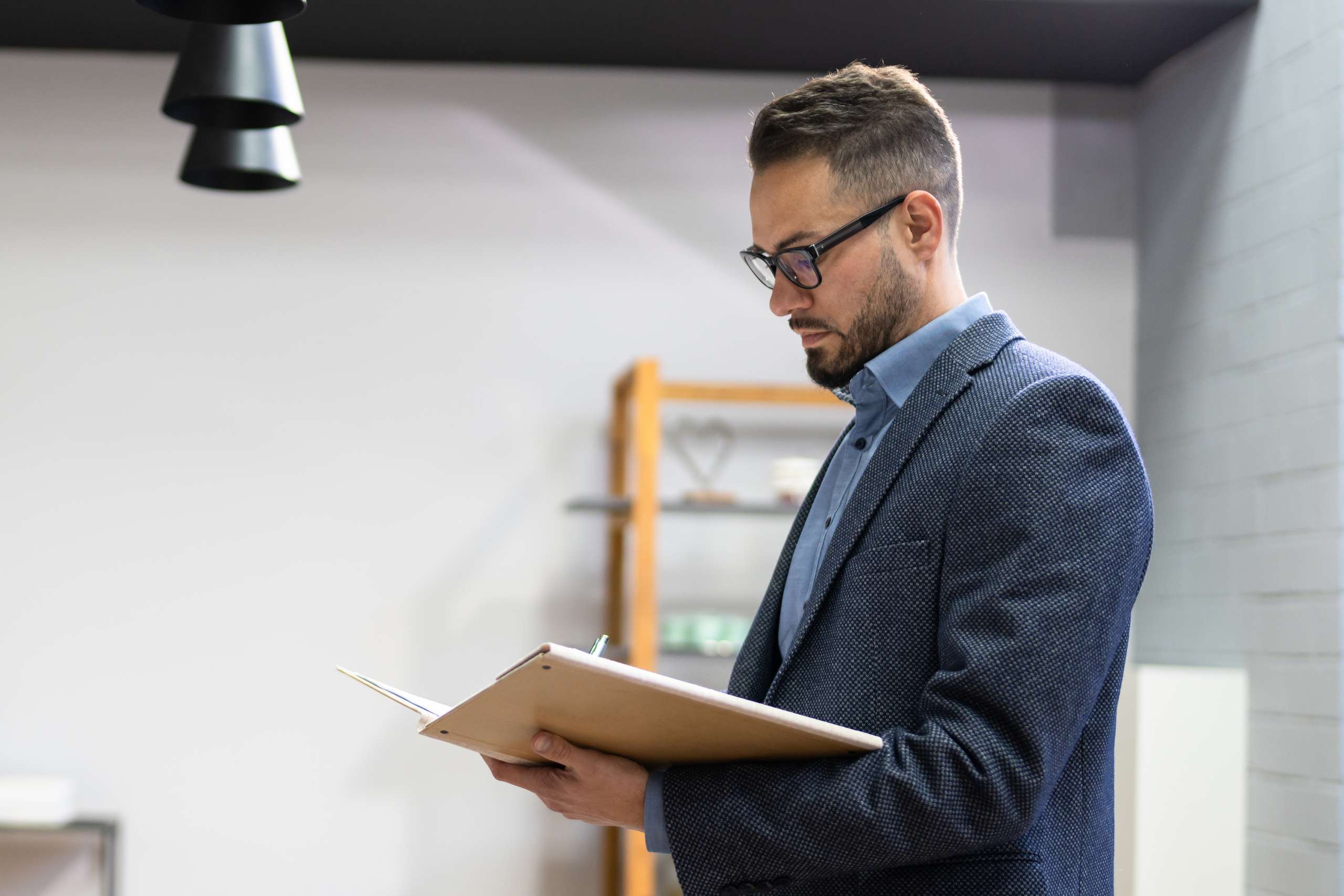 Move Manager conducting an in-person home survey